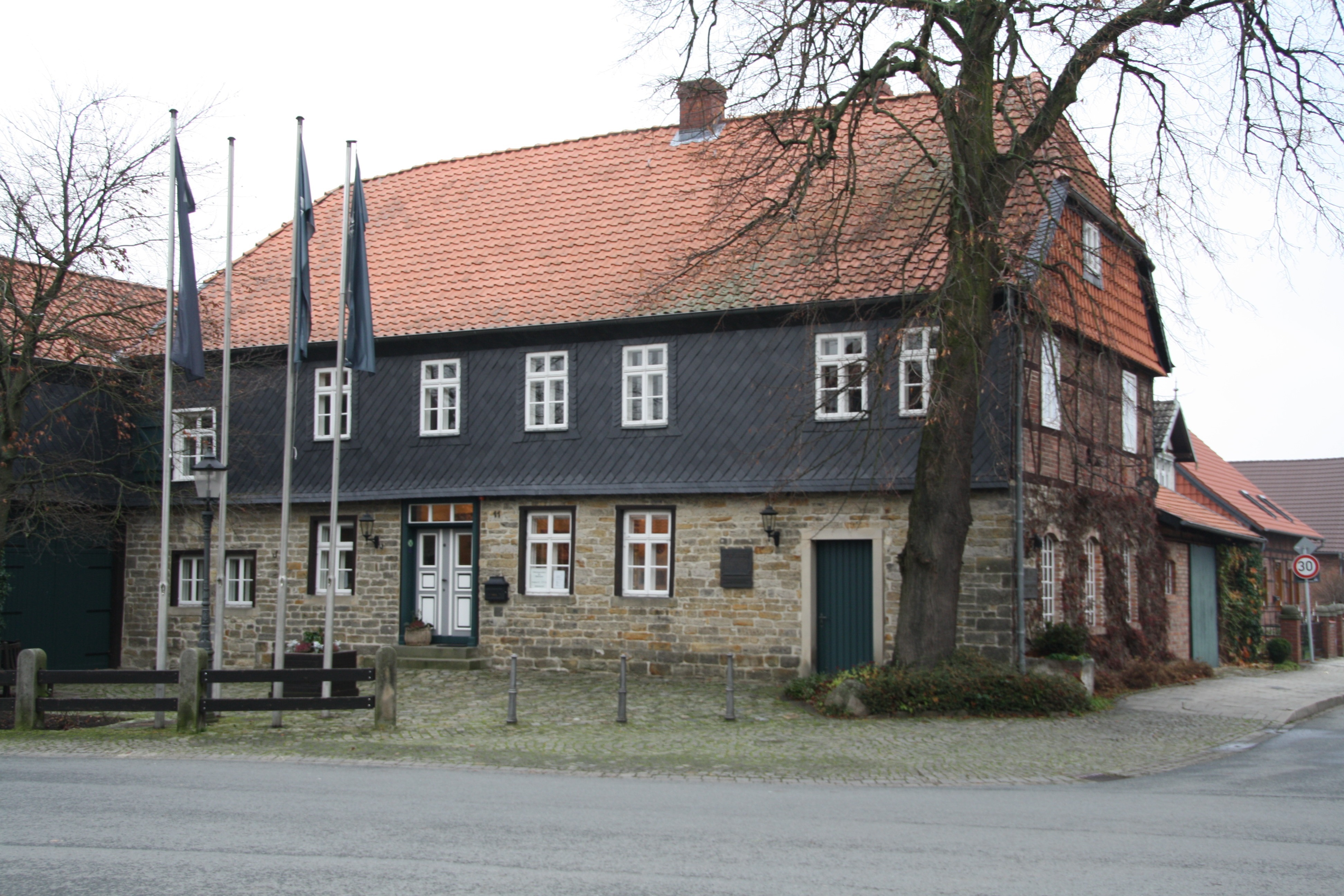 Außenansicht des Heinrich-Büssing-Haus in Nordsteimke