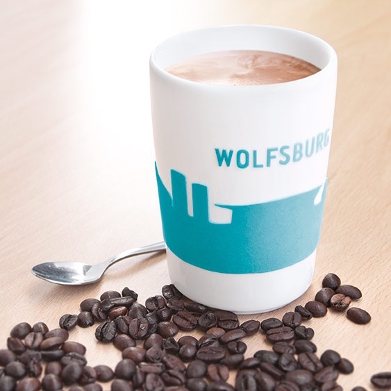 Kaffeebecher mit der Skyline Wolfsburg